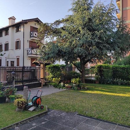 Casa Al Mare Lägenhet Venedig-Lido Exteriör bild
