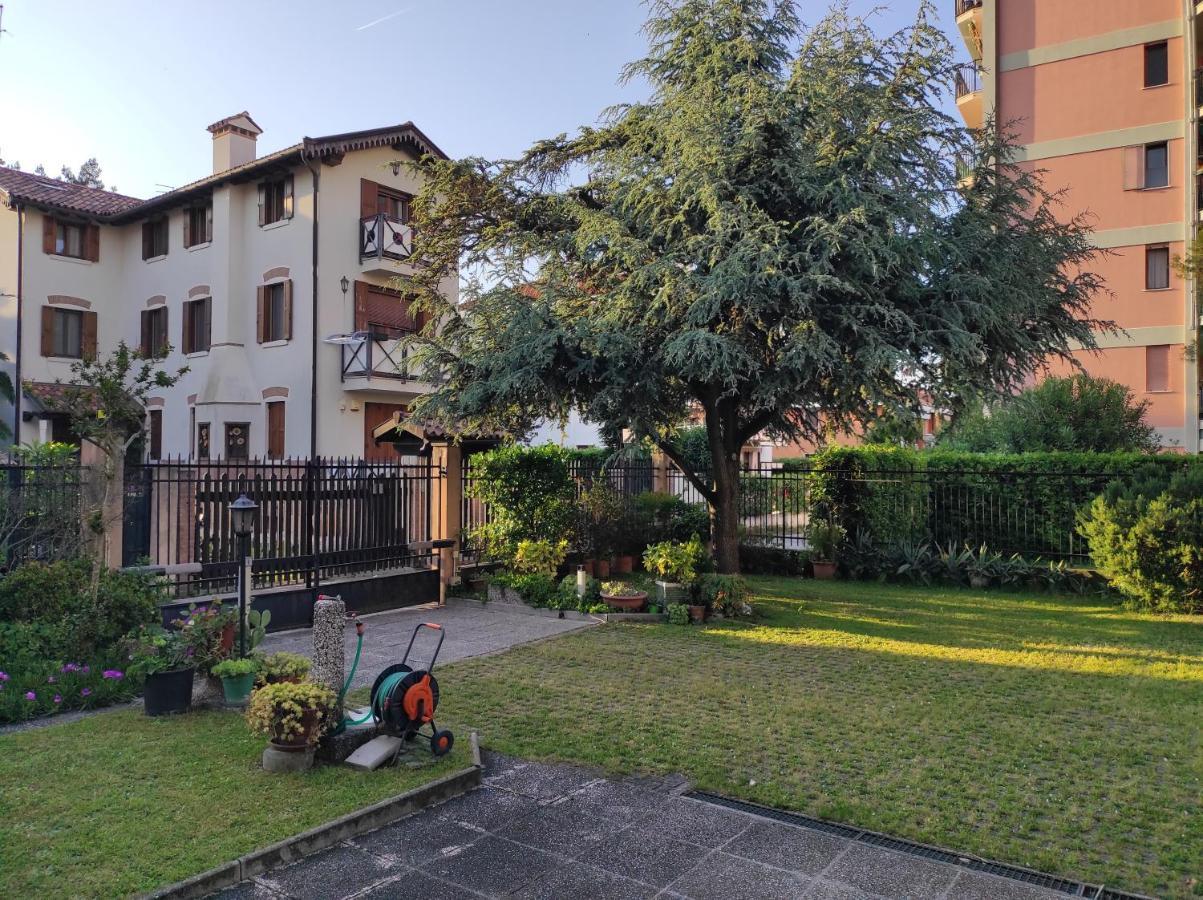 Casa Al Mare Lägenhet Venedig-Lido Exteriör bild